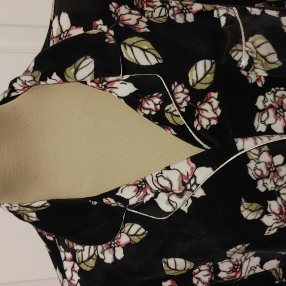 🌸Nicole Miller Pajamas - Picture 3 of 13